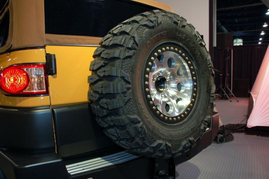  Toyota FJ Cruiser Convertible 2007 года  (фото 2 из 12)